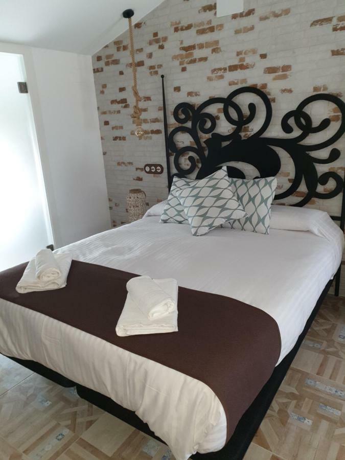 Apartamentos Hostal Cabanas Carboneras de Guadazaon Bagian luar foto